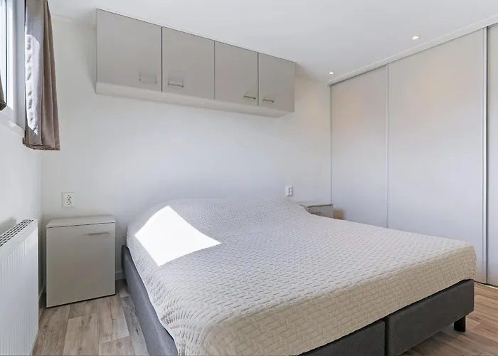 Pareloester - アウドルプ